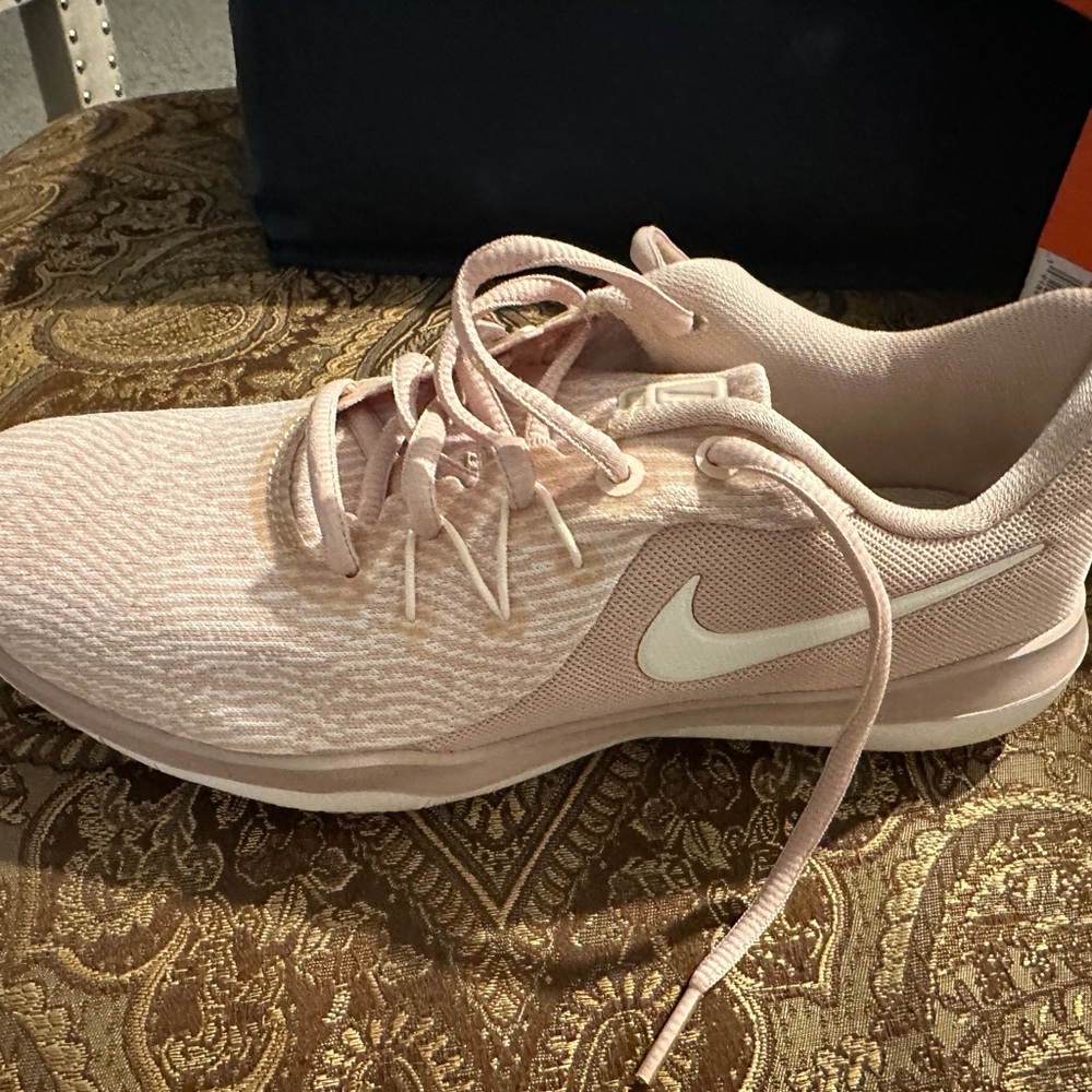 Nike Flex Supreme TR 6 Women's Shoes - Beige and White